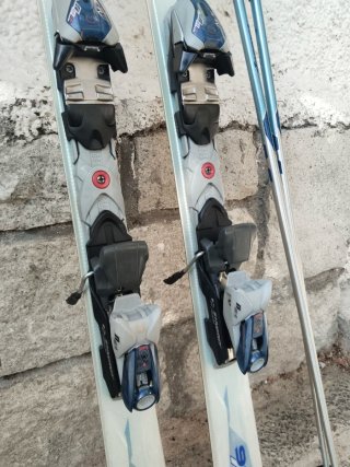 Esquís Alpinos y Bastones