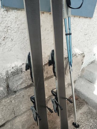 Esquís Alpinos y Bastones