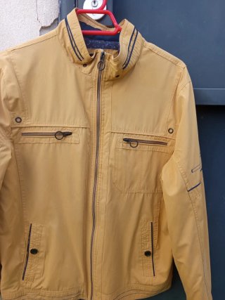 Cazadora color mostaza talla M