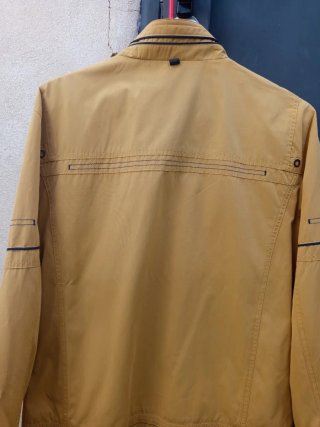 Cazadora color mostaza talla M