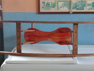 Cavallo a dondolo vintage in legno