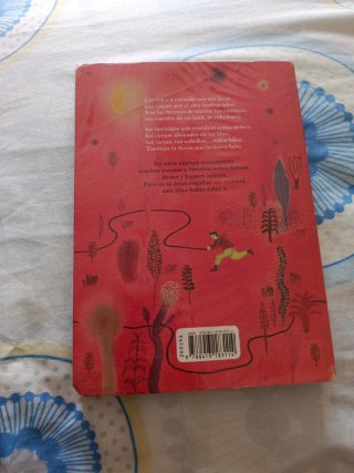 Un hilo me liga a vos mitos y poemas