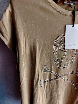 Camiseta Scalpers Calavera Tachuelas Beige