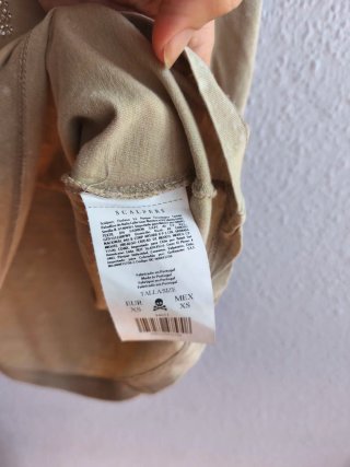 Camiseta Scalpers Calavera Tachuelas Beige