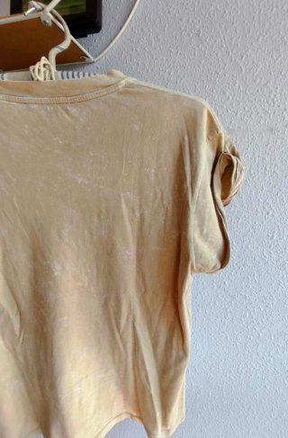 Camiseta Scalpers Calavera Tachuelas Beige