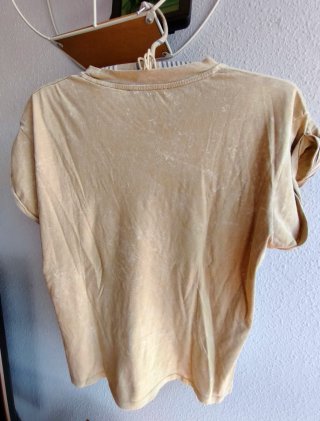 Camiseta Scalpers Calavera Tachuelas Beige