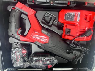Sierra de sable Milwaukee M18 FSZ