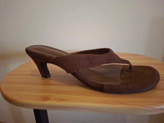 Sandalias de tacón bajo marrones