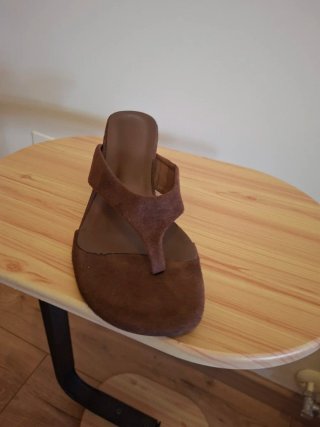 Sandalias de tacón bajo marrones