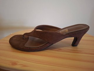 Sandalias de tacón bajo marrones