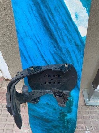 Snowboard con fijaciones rotas