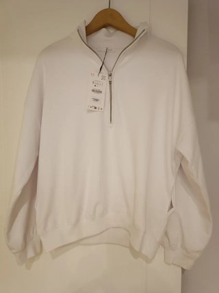 Sudadera Zara cuello alto blanca