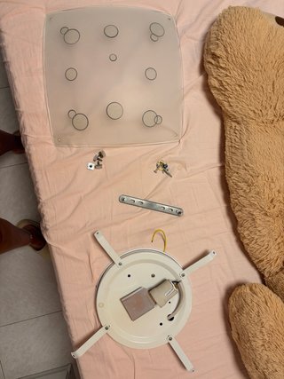Lámpara de techo cuadrada con círculos