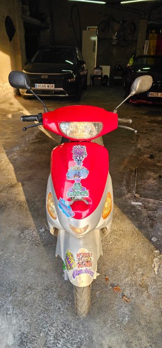 Moto Scooter 49cc Roja y Plateada