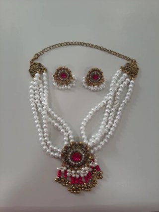 Conjunto collar y pendientes perlas y pedrería