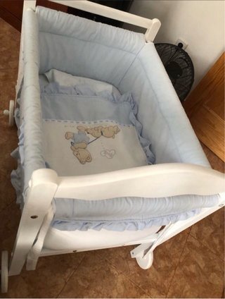 Minicuna blanca y azul con ositos