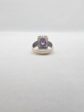 Anillo de oro blanco de 18k. Peso: 4.67 gr