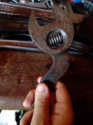 Llave inglesa antigua ajustable