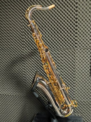 Saxofón Tenor Dorado y Plateado