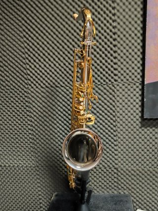 Saxofón Tenor Dorado y Plateado