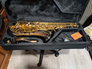 Saxofón Tenor Dorado y Plateado