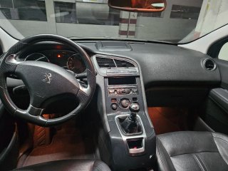 Peugeot 5008 2015