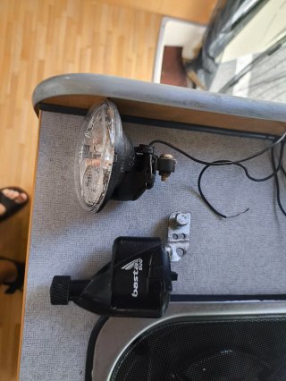 Dinamo para bicicleta con luz delantera