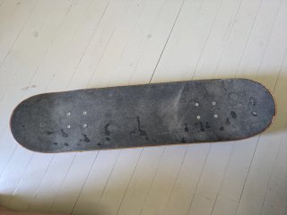 Skate con diseño geométrico