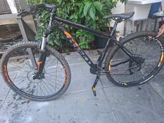 Bicicleta de Montaña Negra y Naranja 29 pulgada