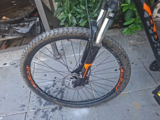 Bicicleta de Montaña Negra y Naranja 29 pulgada