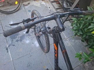 Bicicleta de Montaña Negra y Naranja 29 pulgada