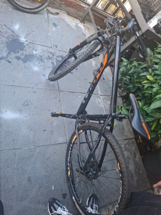 Bicicleta de Montaña Negra y Naranja 29 pulgada