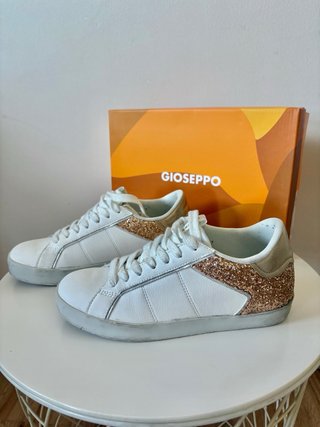 Zapatillas de piel blancas