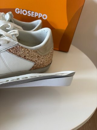 Zapatillas de piel blancas