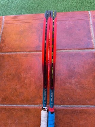 Pareja Raquetas Yonex VCore 100 300gr Grip 2