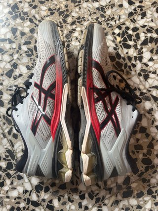 Asics Gel Kayano 26 Gris/Rojo