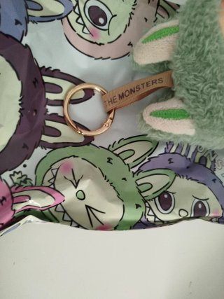 Labubu verde llavero/peluche