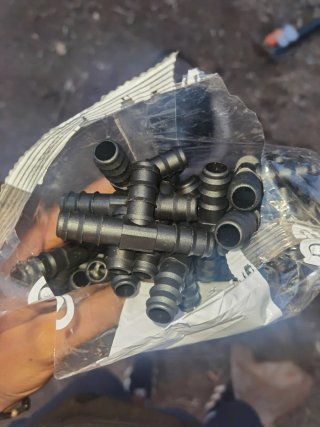 Conectores T para riego
