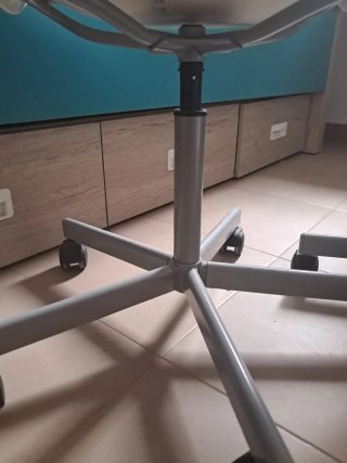 2 Sillas de Oficina Giratorias Blancas