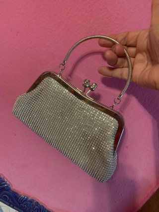 Bolso de fiesta plateado con asa