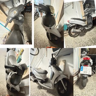 Moto Scooter Negra y Blanca