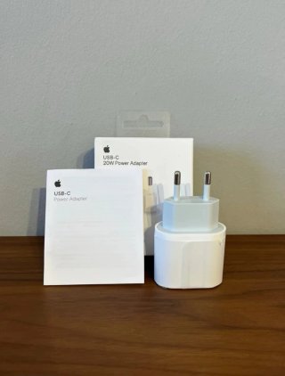 Pack iPhone 14: Funda MagSafe + Cargador 20W + Cab