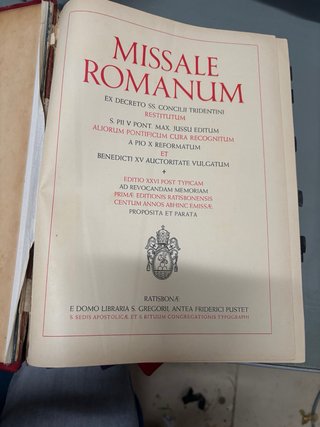 Misal romano antiguo de 1946, encuadernado en piel