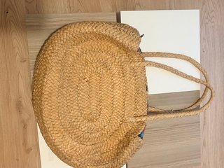 Bolso de mimbre redondo con pez