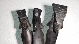 Figuras de madera tallada