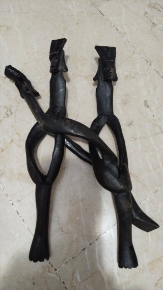Figuras de madera tallada