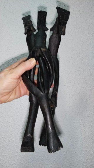 Figuras de madera tallada