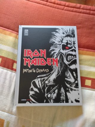 IRON MAIDEN LIBRO INFINITE DREAMS