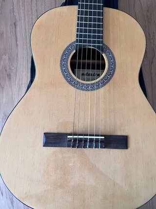 Guitarra Española Admira + Afinador y Púa + funda