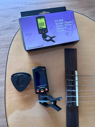 Guitarra Española Admira + Afinador y Púa + funda